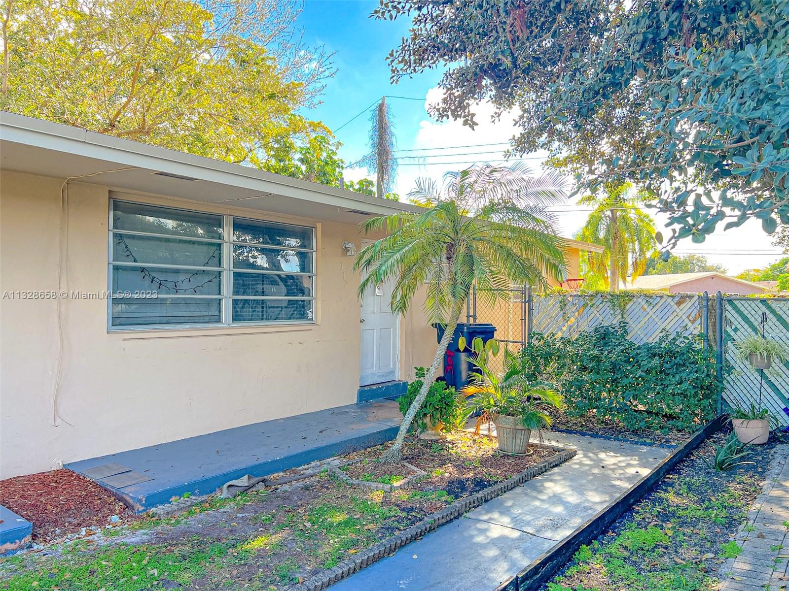 See details / 1983 sq. ft. $ 2023-01-17 0 Photo