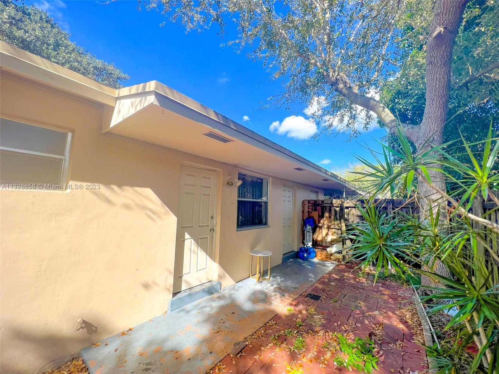 See details / 1983 sq. ft. $ 2023-01-17 0 Photo