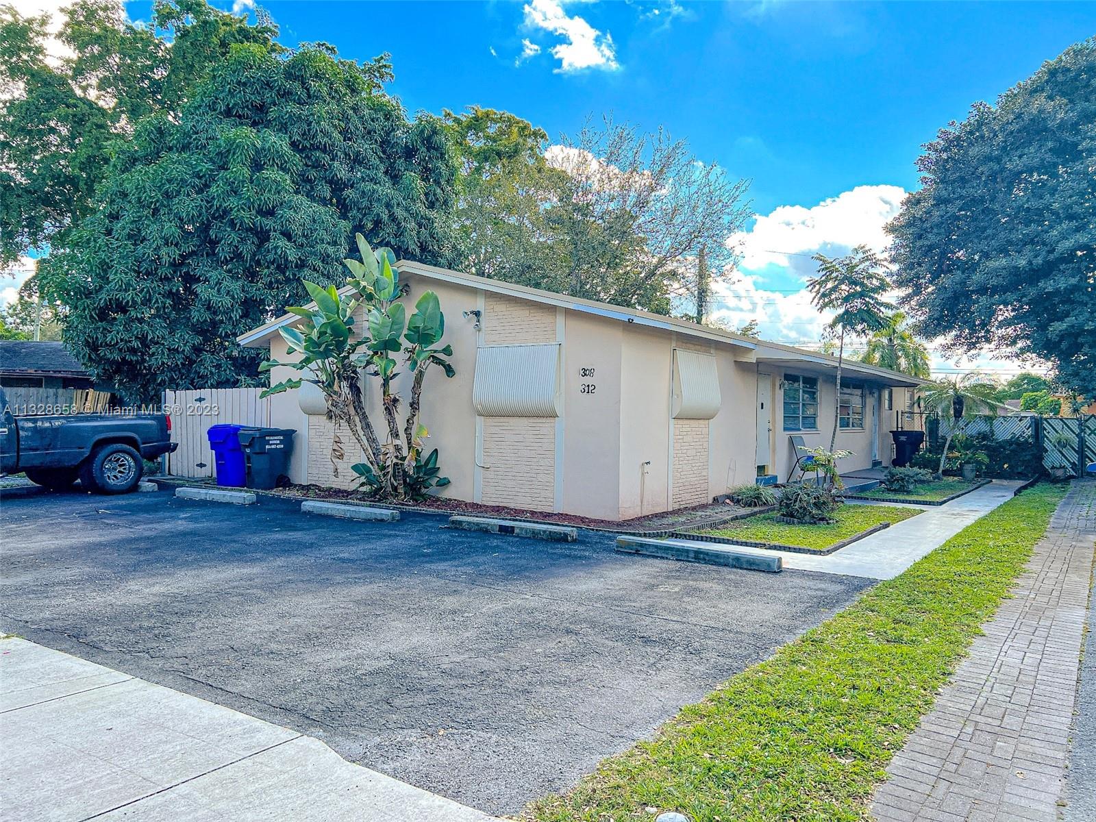 See details / 1983 sq. ft. $ 2023-01-17 0 Photo