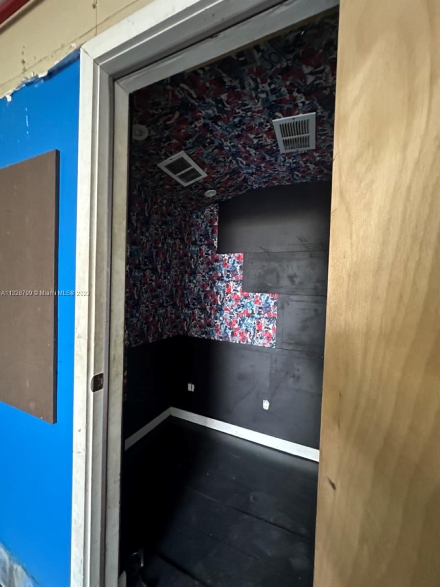 See details C10 / sq. ft. $ 2023-01-17 0 Photo