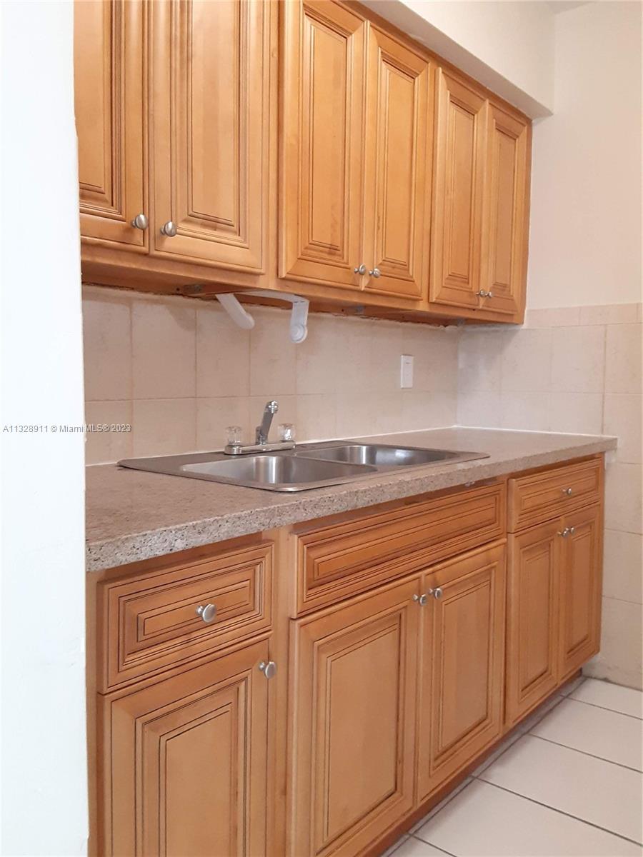 See details / 6377 sq. ft. $ 2023-01-17 0 Photo