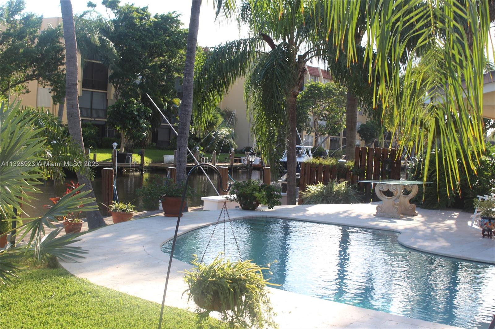 See details / 2037 sq. ft. $ 2023-01-17 0 Photo
