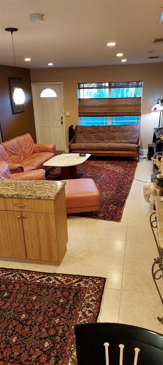 See details / 2037 sq. ft. $ 2023-01-17 0 Photo