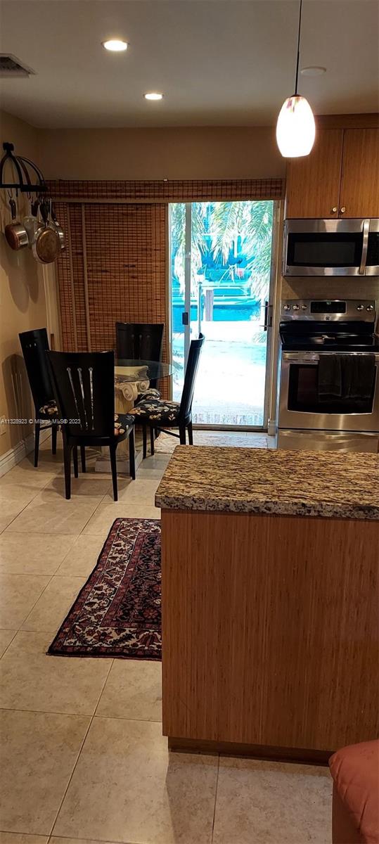 See details / 2037 sq. ft. $ 2023-01-17 0 Photo