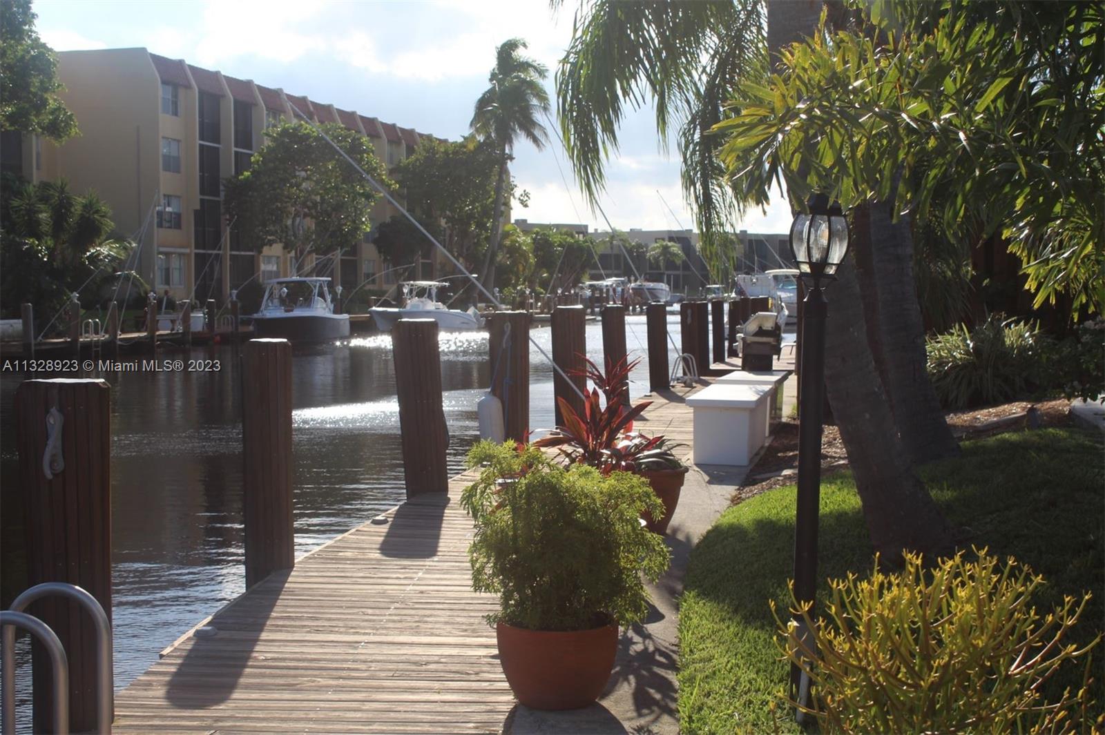 See details / 2037 sq. ft. $ 2023-01-17 0 Photo