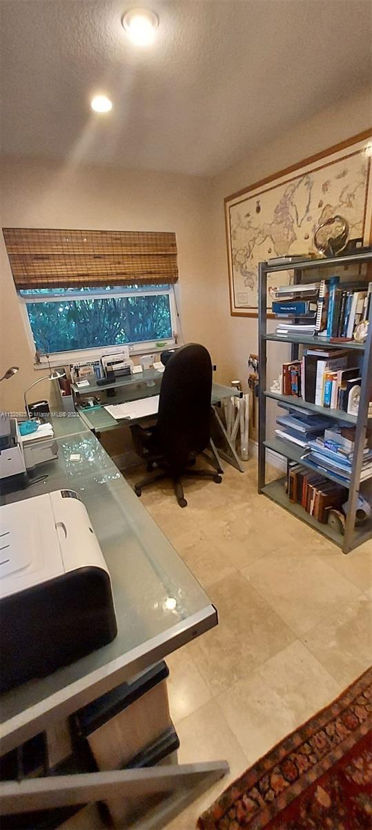 See details / 2037 sq. ft. $ 2023-01-17 0 Photo