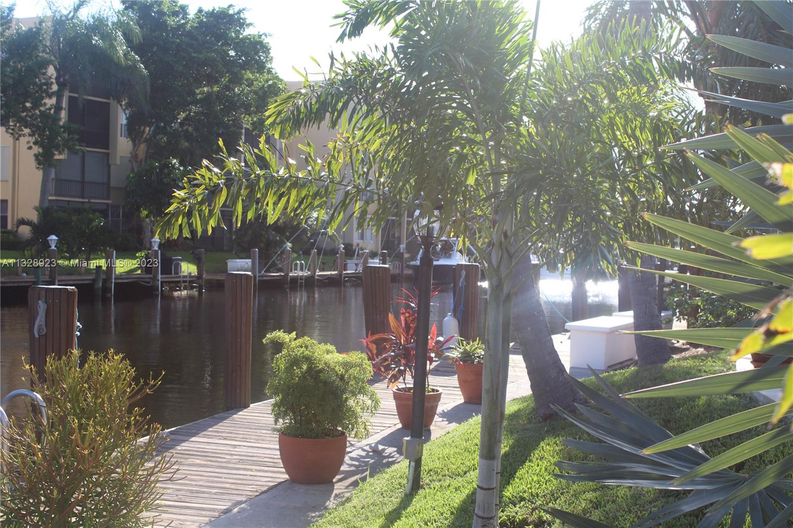 See details / 2037 sq. ft. $ 2023-01-17 0 Photo