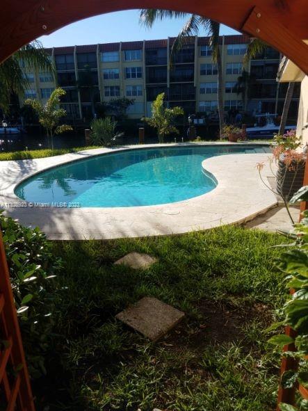 See details / 2037 sq. ft. $ 2023-01-17 0 Photo