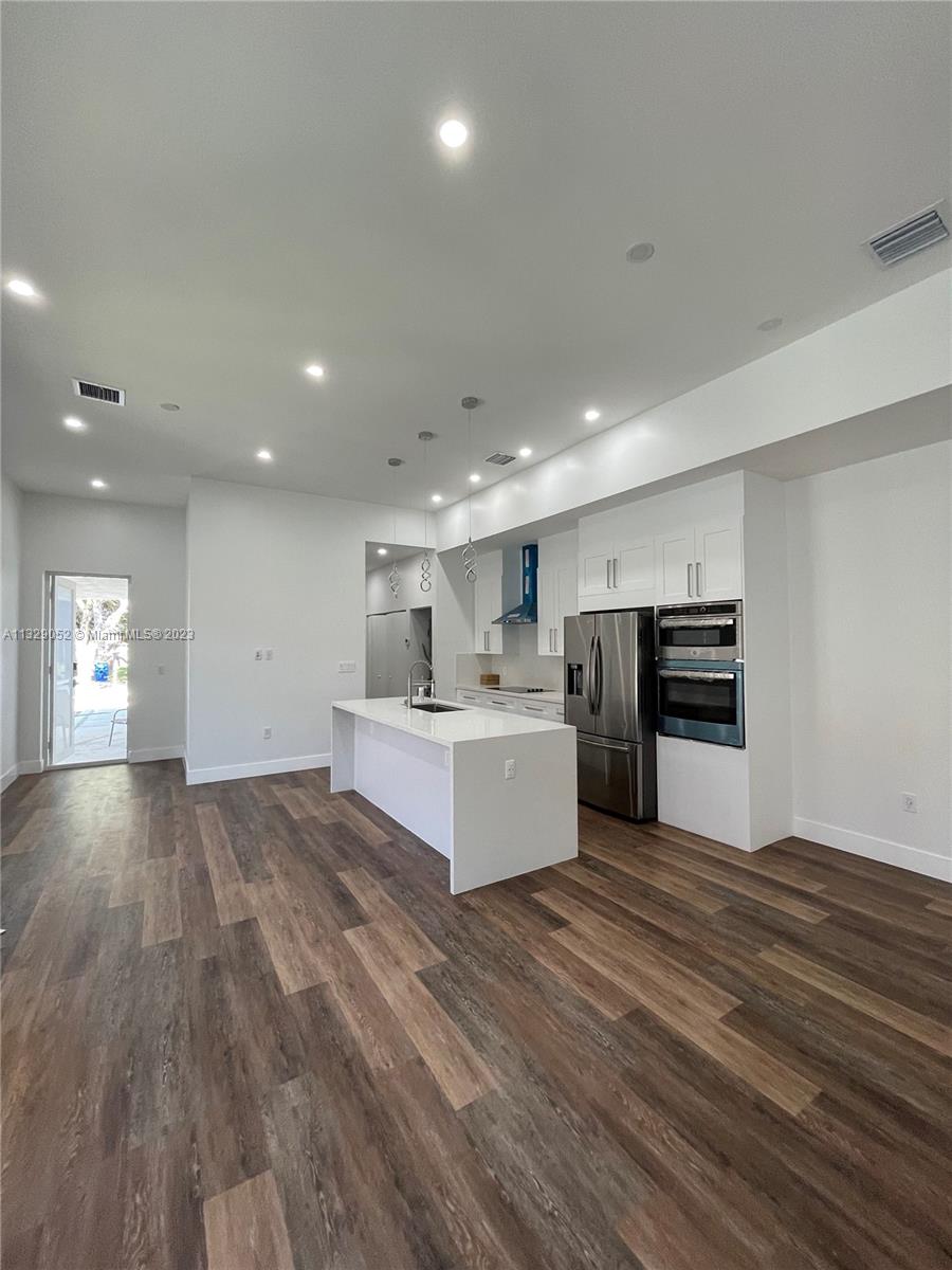 See details / sq. ft. $ 2023-01-17 0 Photo
