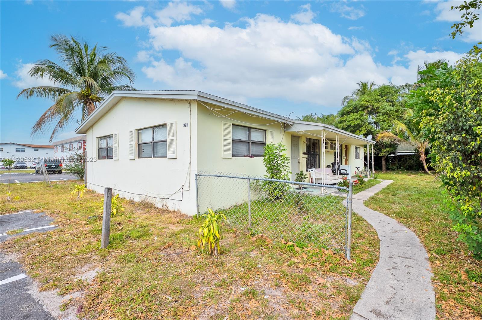 See details / 1676 sq. ft. $ 2023-01-18 0 Photo