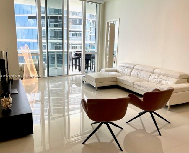 Ver detalles 3307 3 / 3 2084 sq. ft. $ 2023-01-18 0 foto
