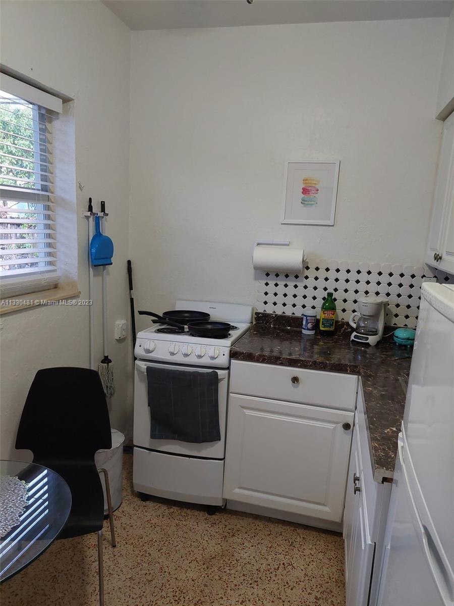 See details / 1950 sq. ft. $ 2023-01-20 0 Photo