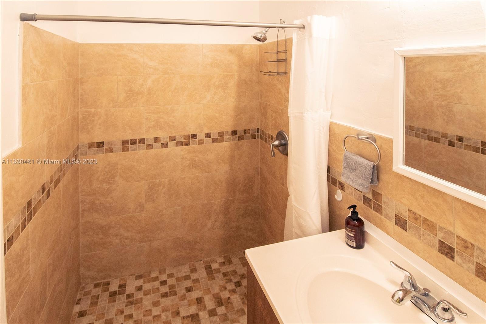 See details / 1950 sq. ft. $ 2023-01-20 0 Photo