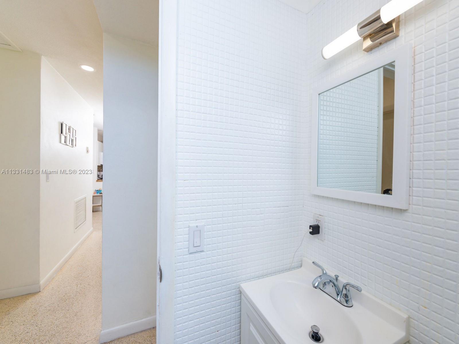 See details / 2024 sq. ft. $ 2023-01-23 0 Photo