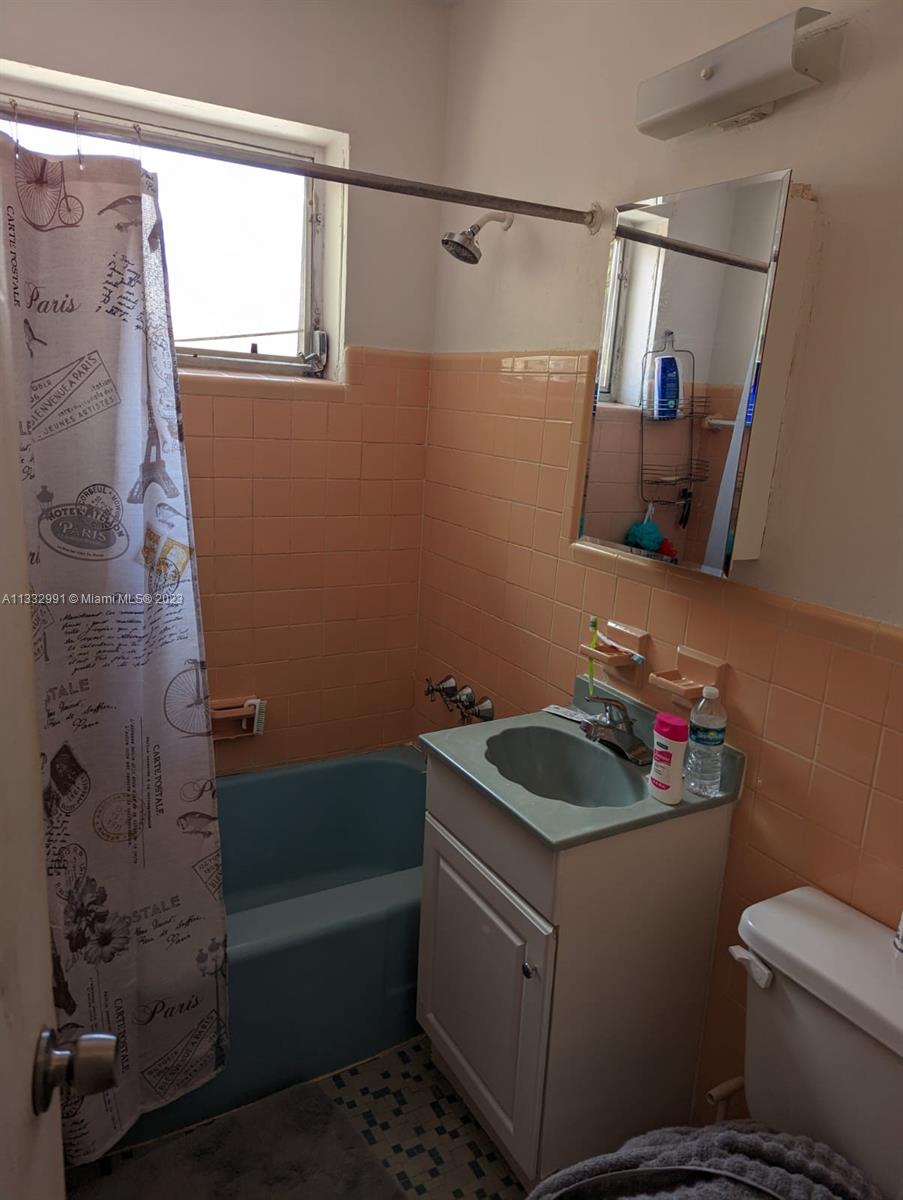See details / 3382 sq. ft. $ 2023-01-25 0 Photo