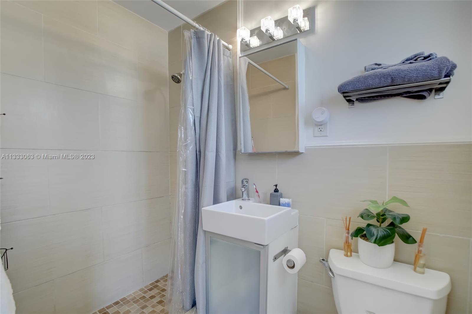 See details / sq. ft. $ 2023-01-25 0 Photo