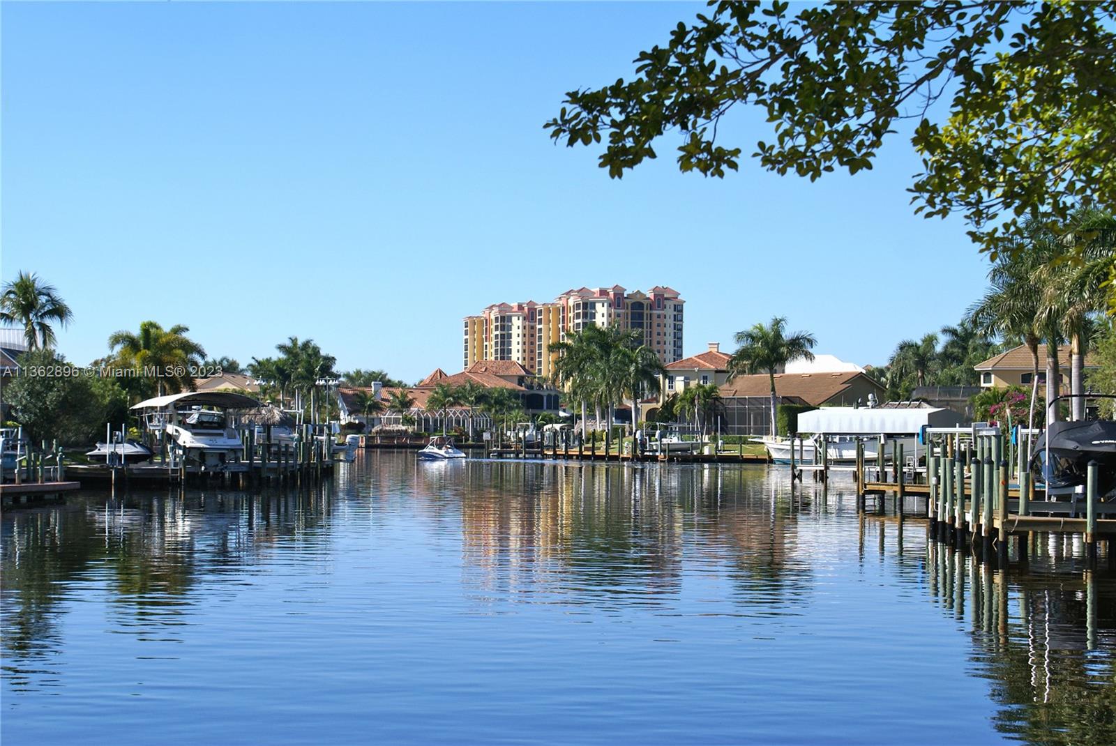   /   кв.футов $ 2026-04-27 0 Фото