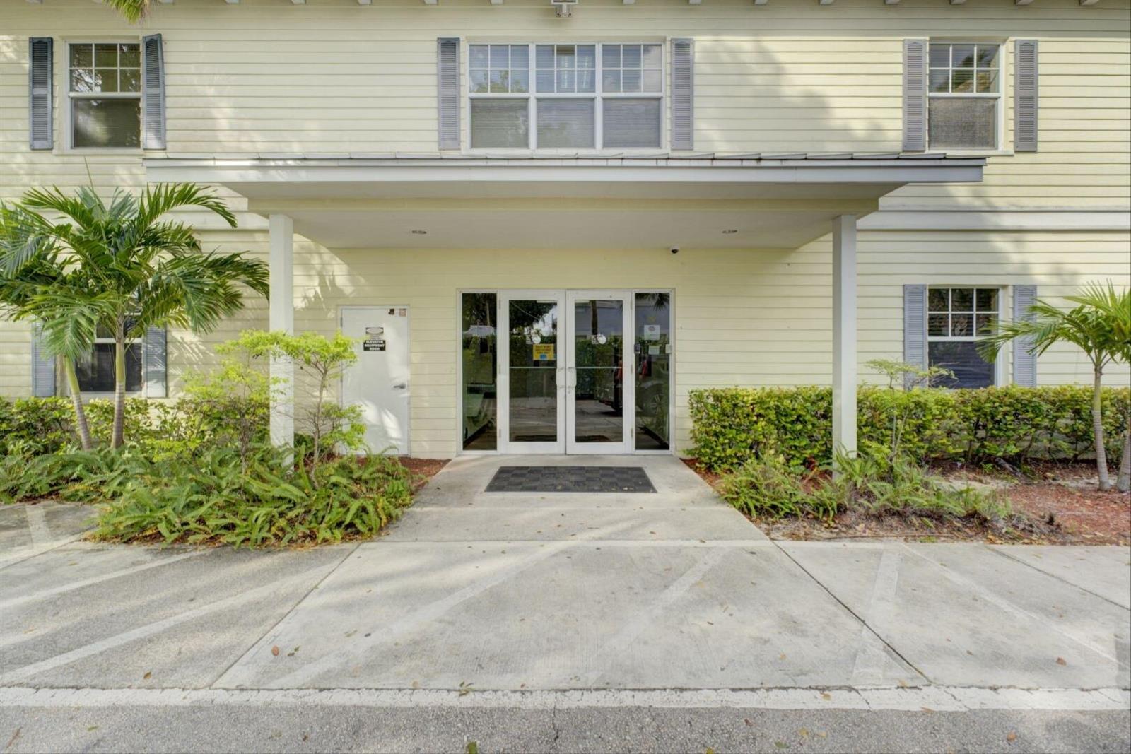   / 4  sq. ft. $ 2023-06-01 0 foto