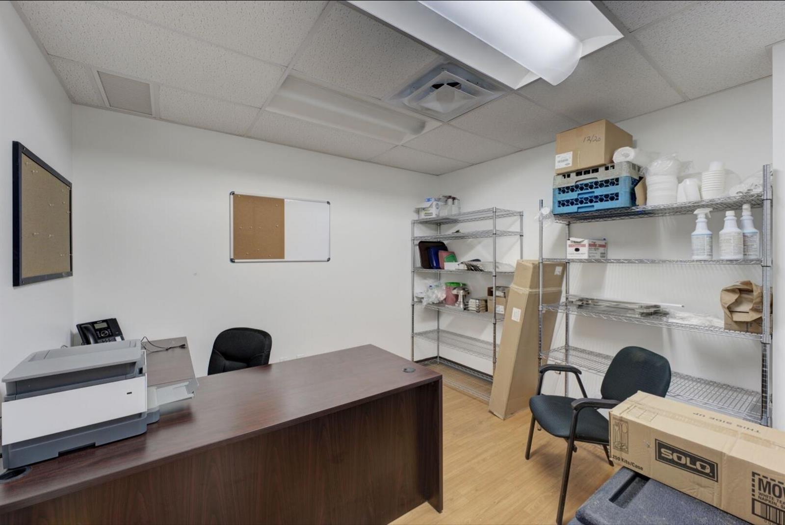   / 4  sq. ft. $ 2023-06-01 0 foto