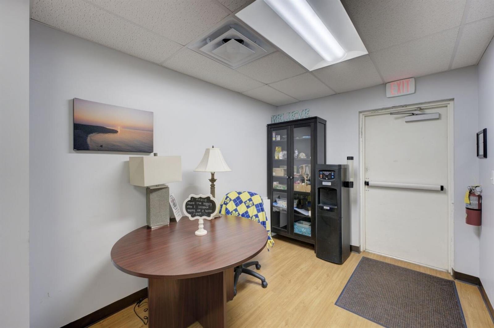   / 4  sq. ft. $ 2023-06-01 0 foto