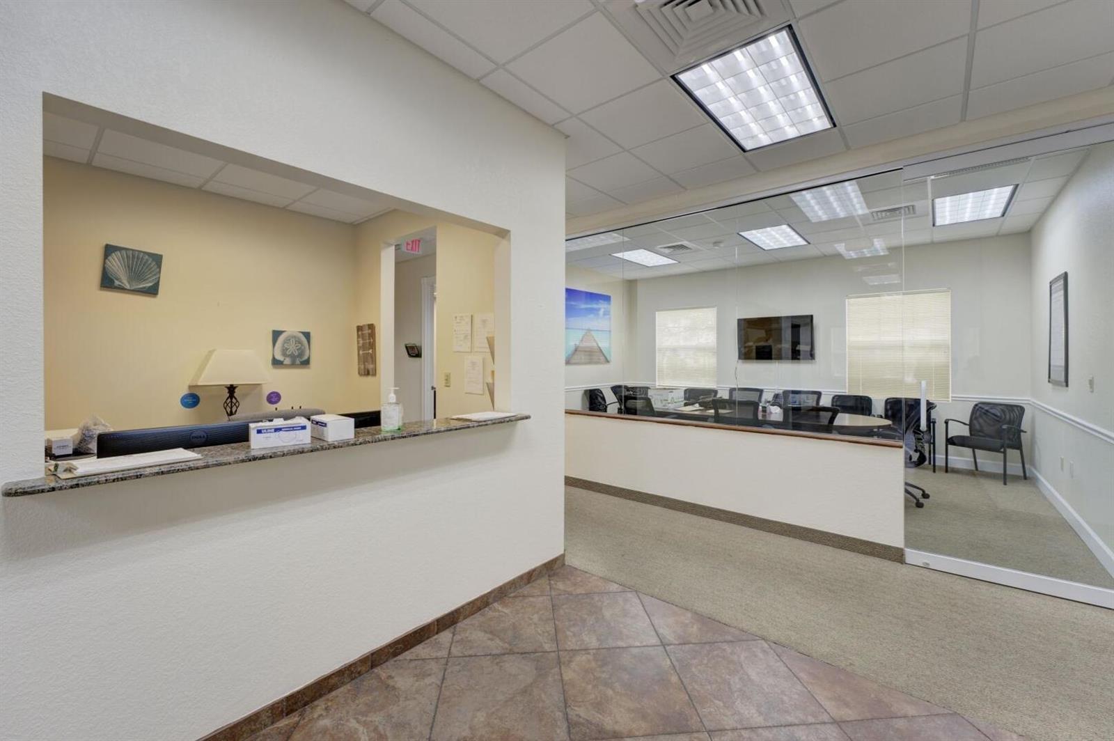   / 4  sq. ft. $ 2023-06-01 0 foto