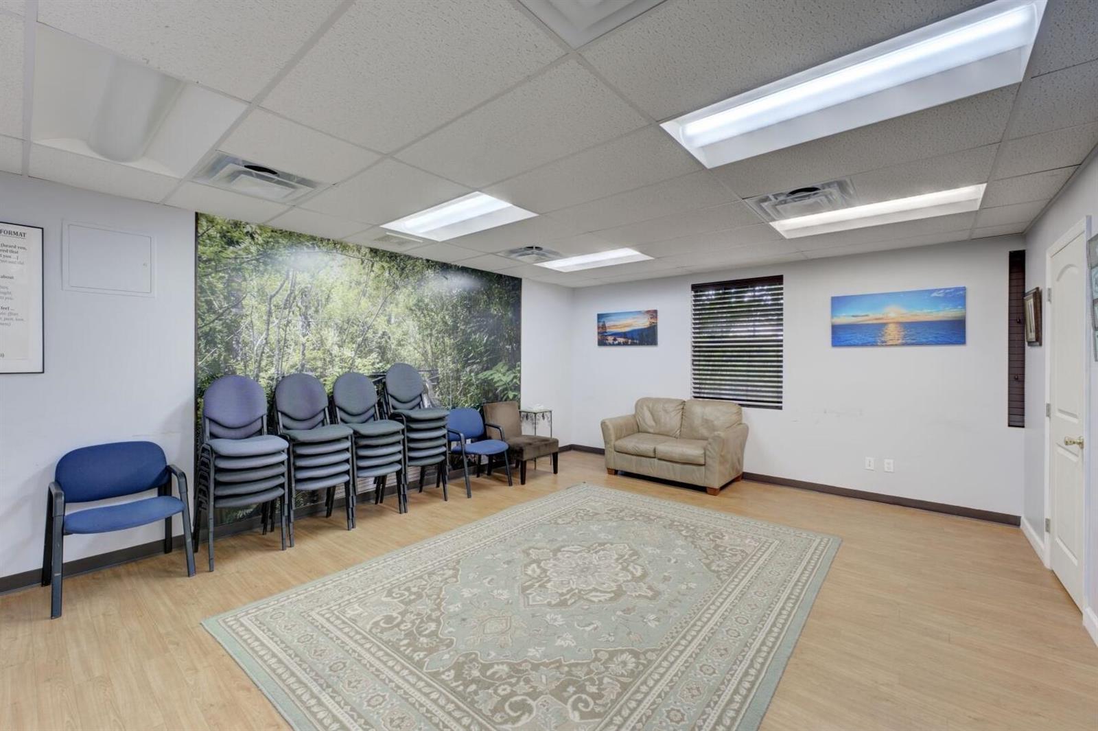   / 4  sq. ft. $ 2023-06-01 0 foto