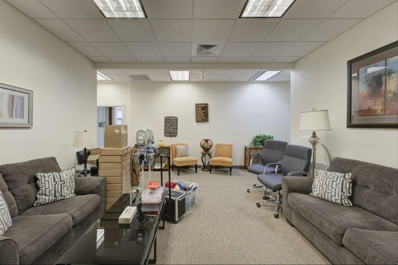   / 4  sq. ft. $ 2023-06-01 0 foto