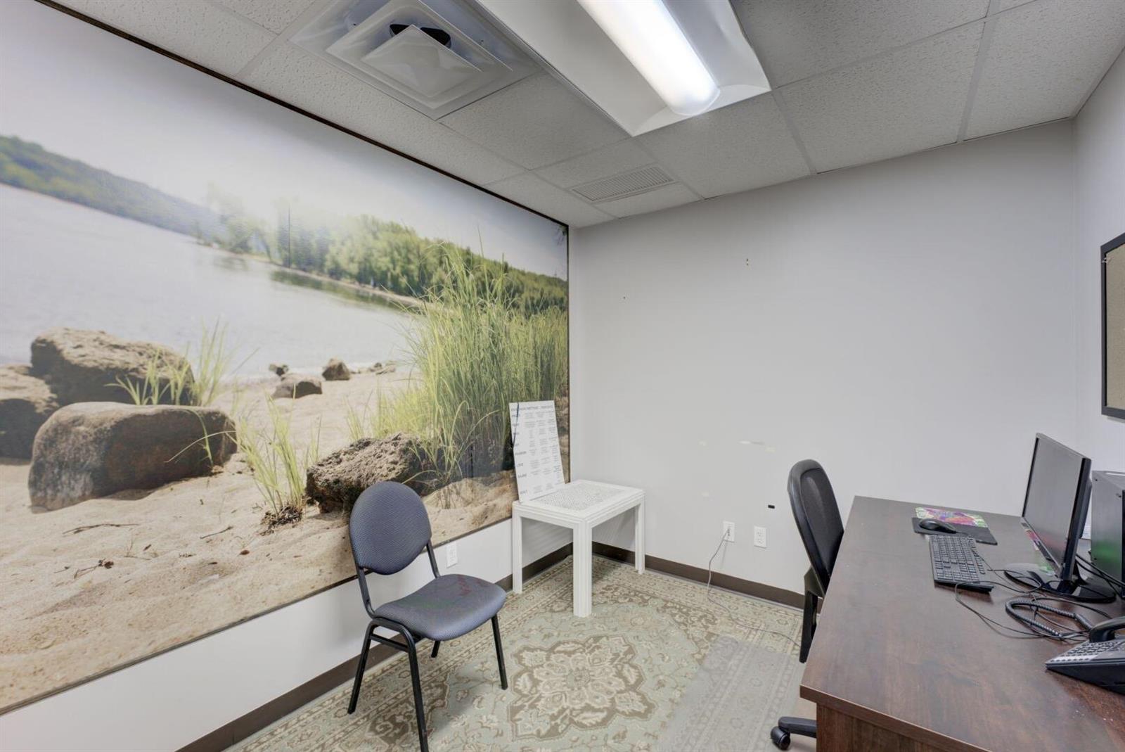   / 4  sq. ft. $ 2023-06-01 0 foto