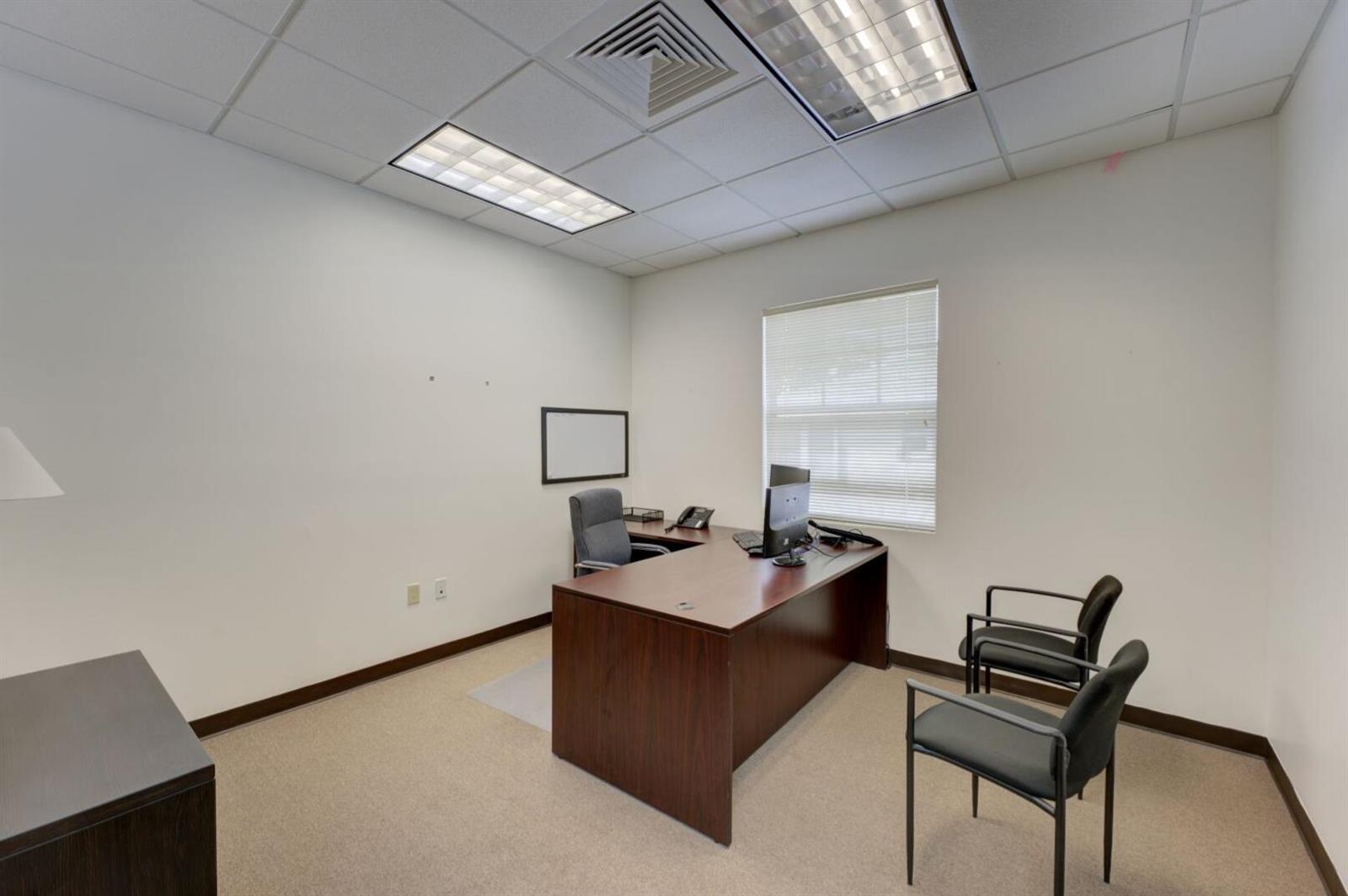   / 4  sq. ft. $ 2023-06-01 0 foto