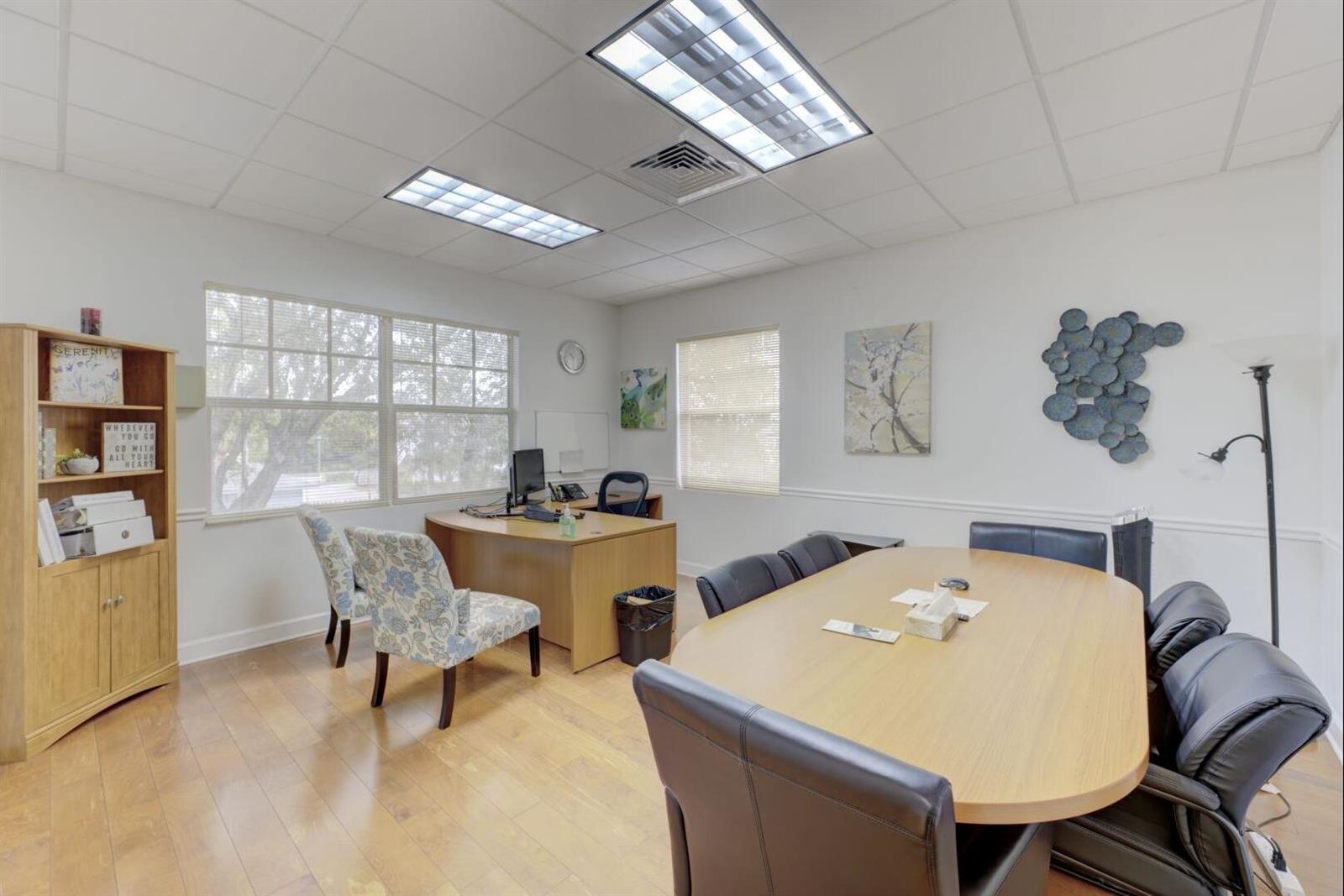   / 4  sq. ft. $ 2023-06-01 0 foto