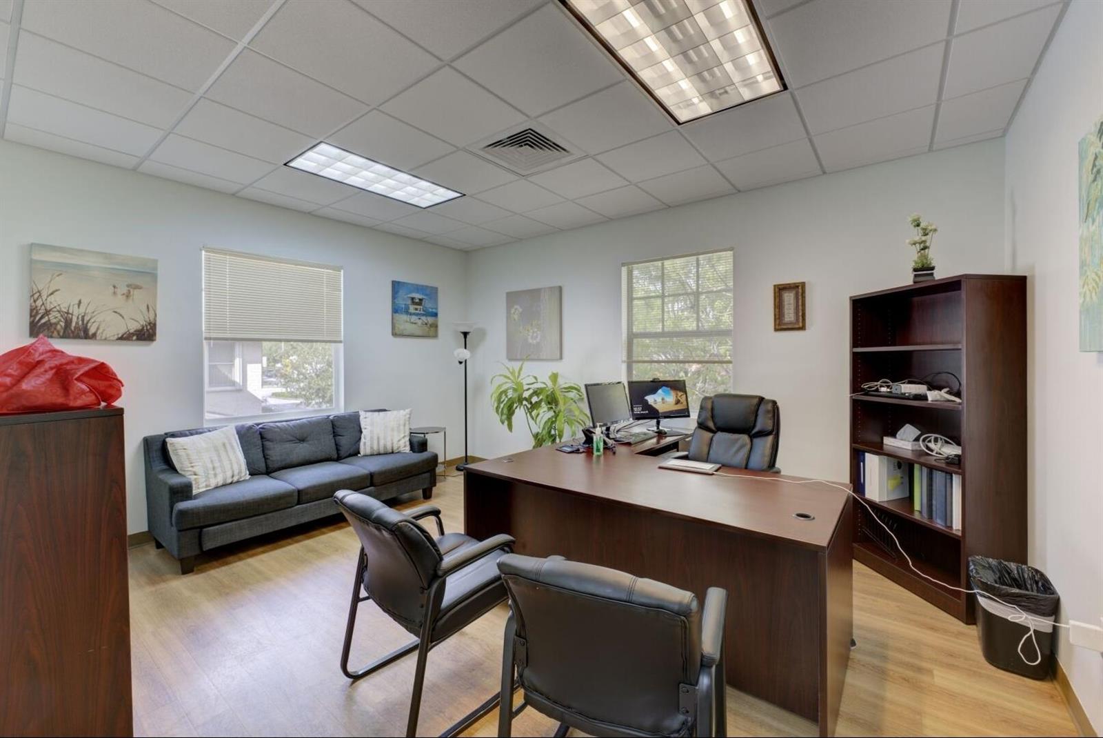  / 4  sq. ft. $ 2023-06-01 0 foto