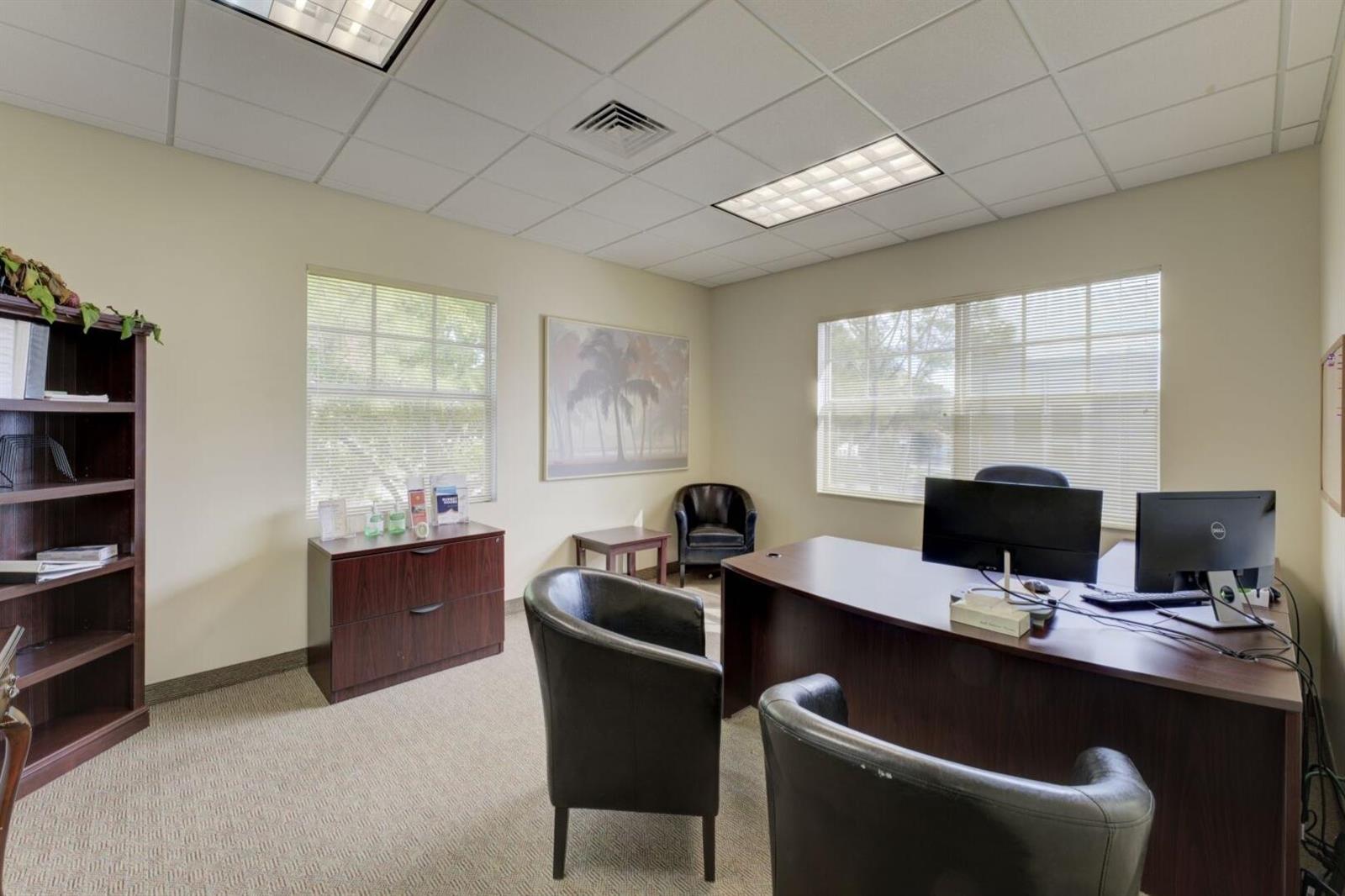   / 4  sq. ft. $ 2023-06-01 0 foto