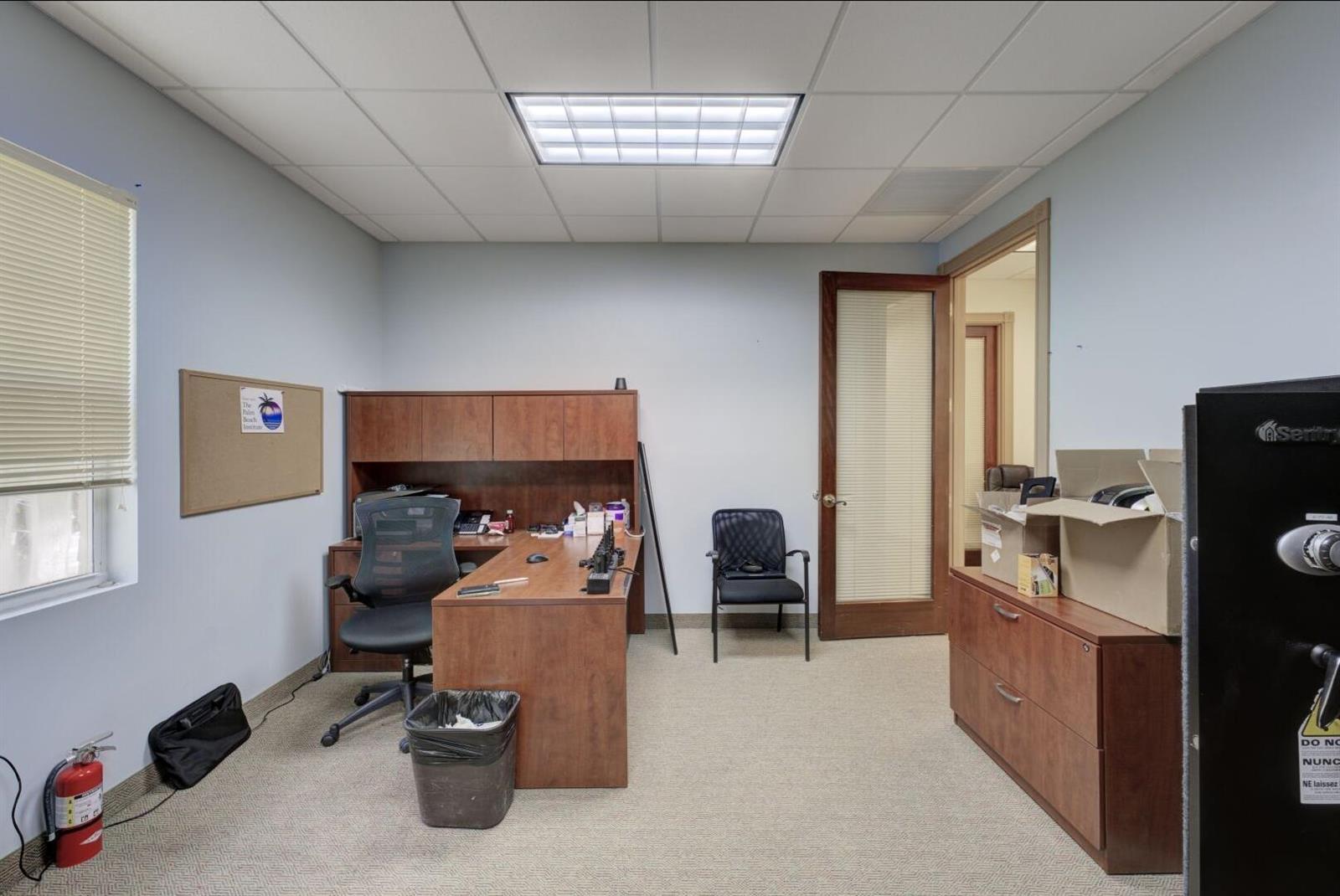  / 4  sq. ft. $ 2023-06-01 0 foto