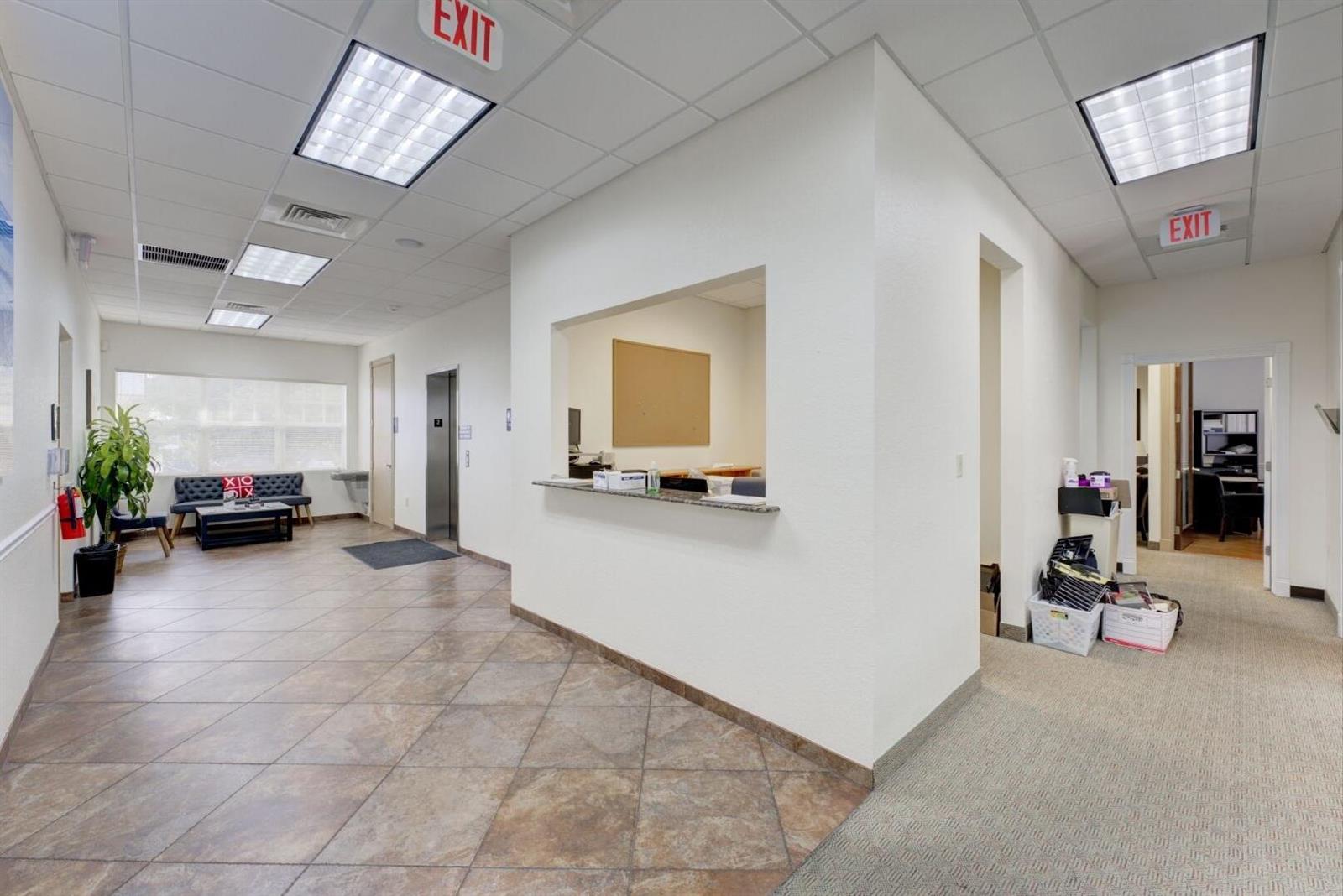   / 4  sq. ft. $ 2023-06-01 0 foto