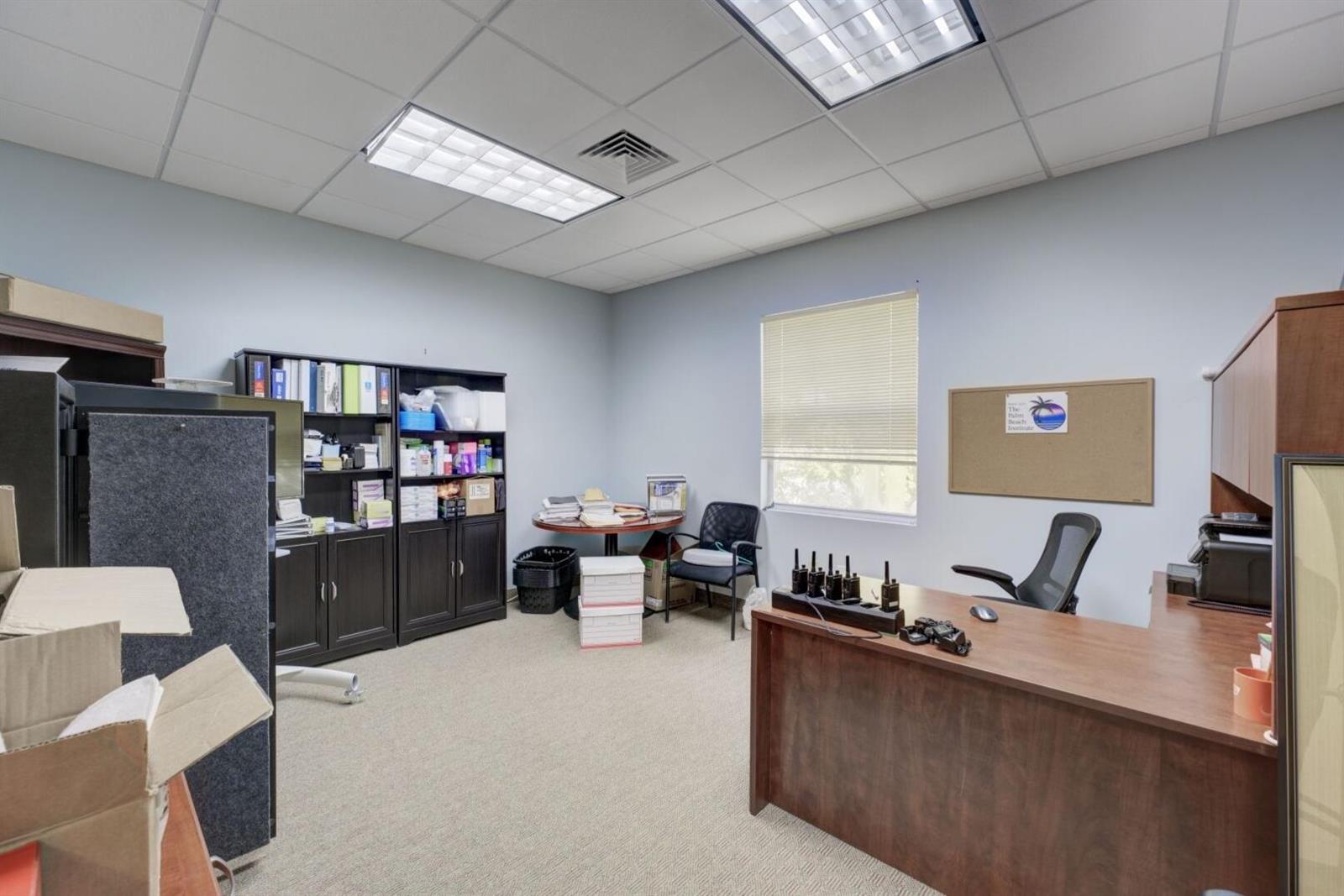   / 4  sq. ft. $ 2023-06-01 0 foto