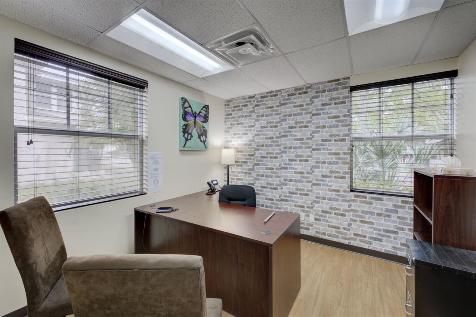   / 4  sq. ft. $ 2023-06-01 0 foto