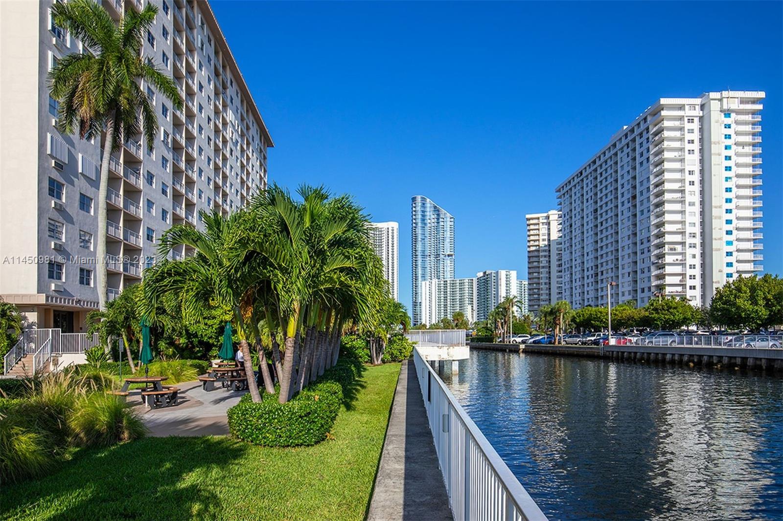 Corner unit facing with expansive bay views