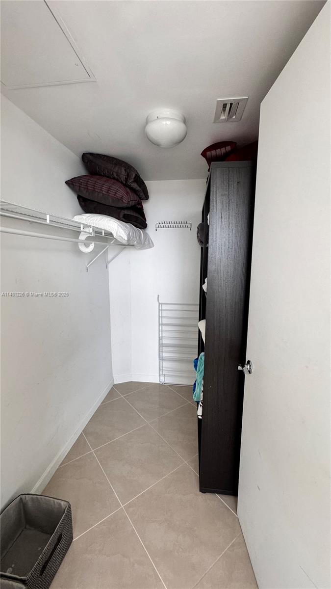2407 1 / 1 871 sq. ft. $ 2025-07-16 0 Photo