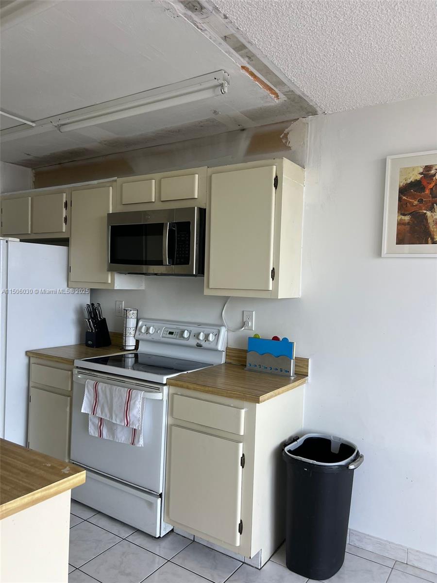 See details 702 2 / 2 1240 sq. ft. $ 2025-02-14 0 Photo