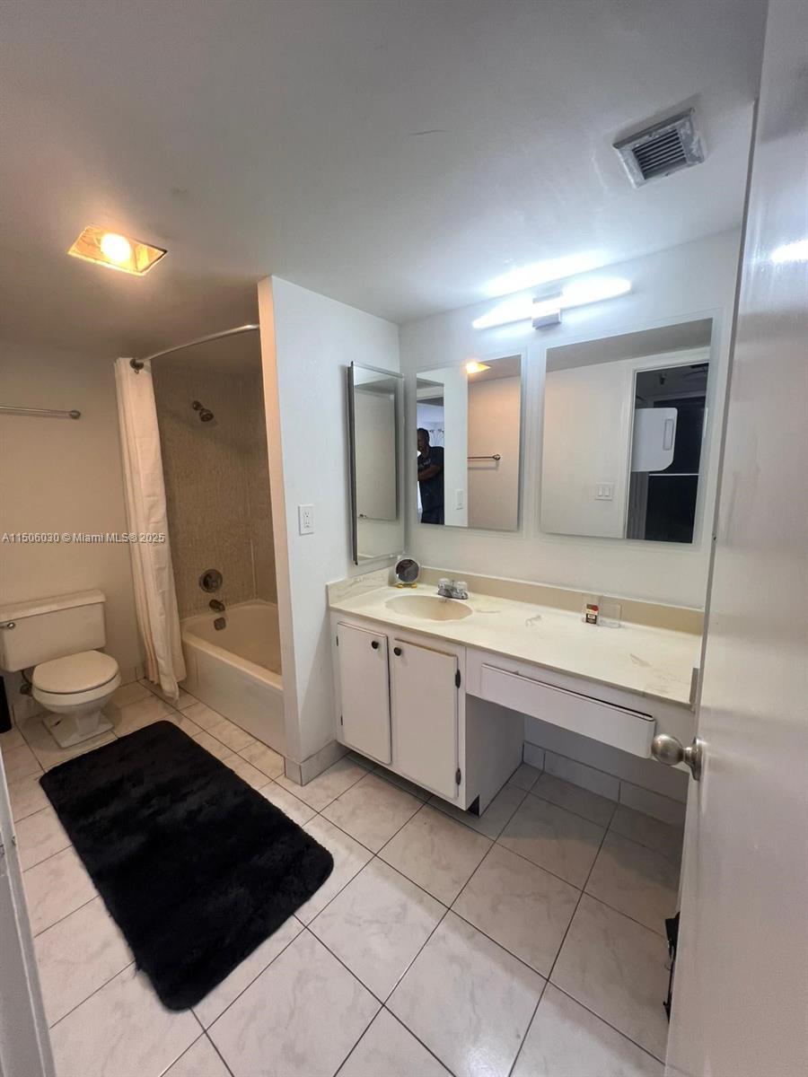 See details 702 2 / 2 1240 sq. ft. $ 2025-02-14 0 Photo