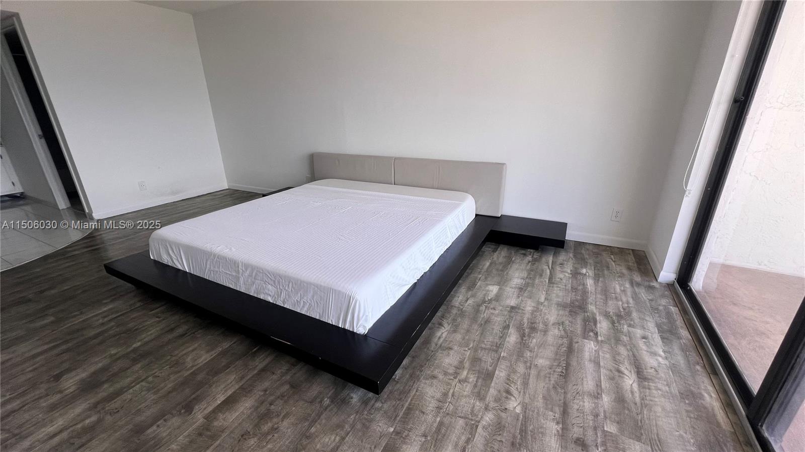 702 2 / 2 1240 sq. ft. $ 2025-02-14 0 Photo