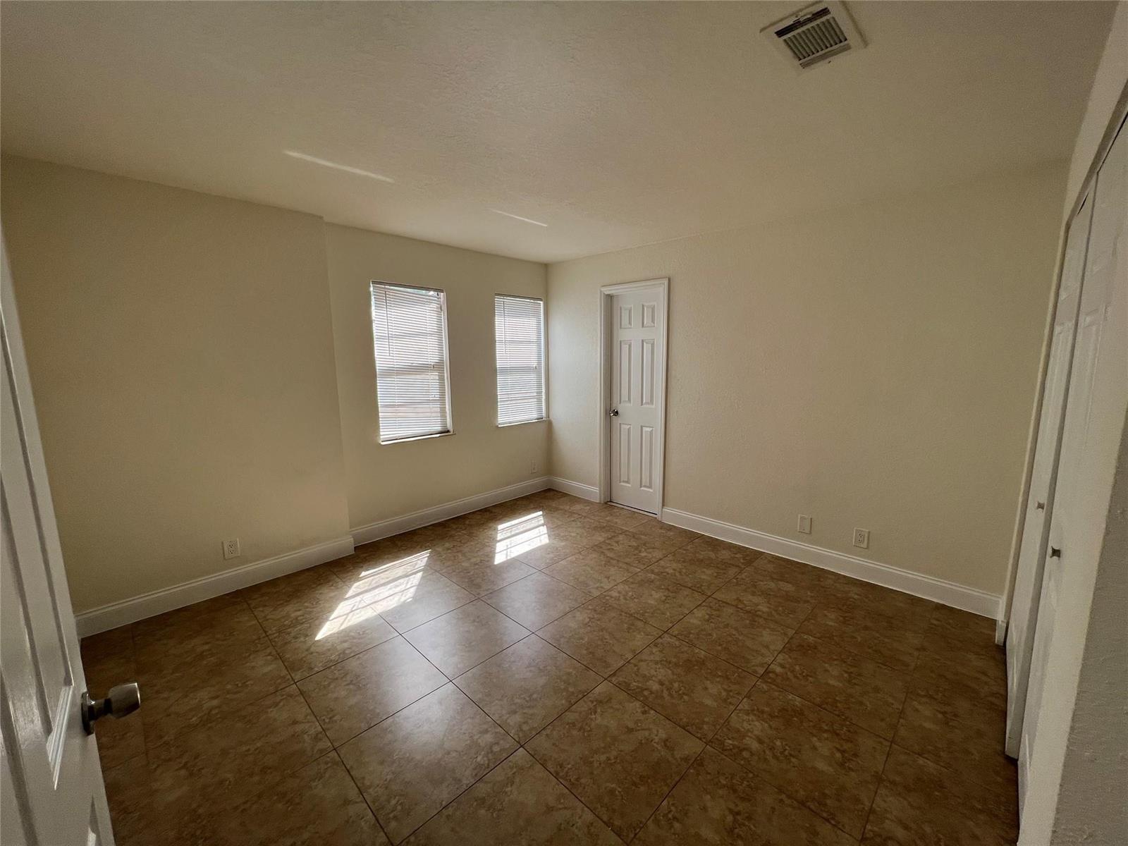 Ver detalles / 0 6800 sq. ft. $ 2025-12-23 0 foto