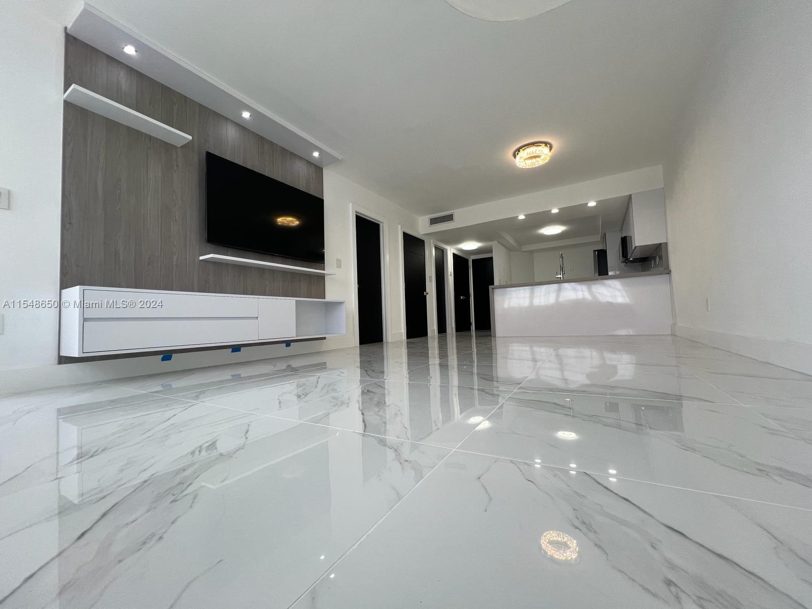Ver detalles 1101W 1 / 1 801 sq. ft. $ 2024-09-18 0 foto