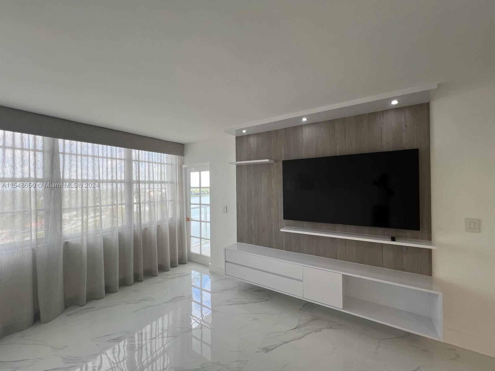Ver detalles 1101W 1 / 1 801 sq. ft. $ 2024-09-18 0 foto