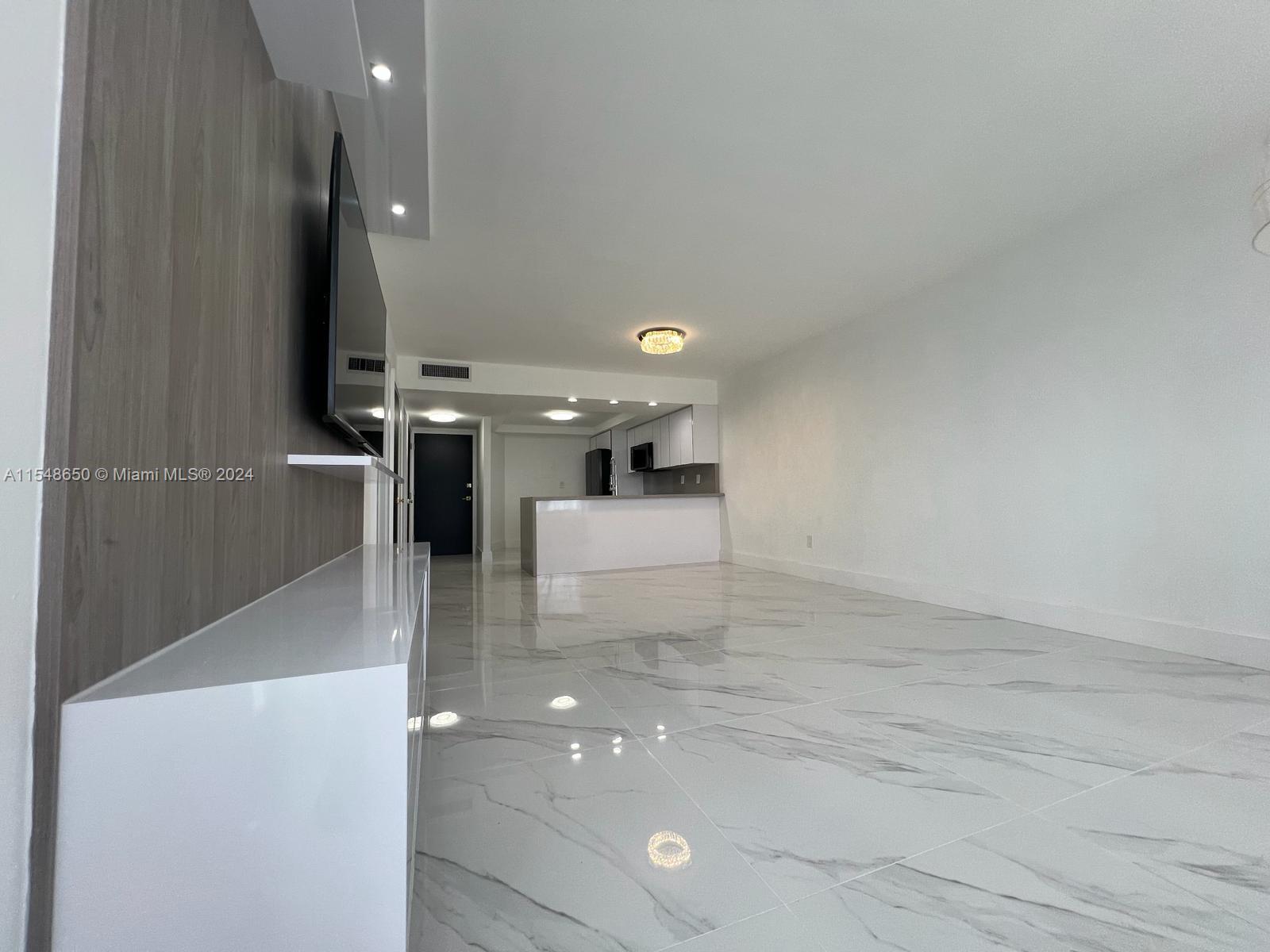 Ver detalles 1101W 1 / 1 801 sq. ft. $ 2024-09-18 0 foto