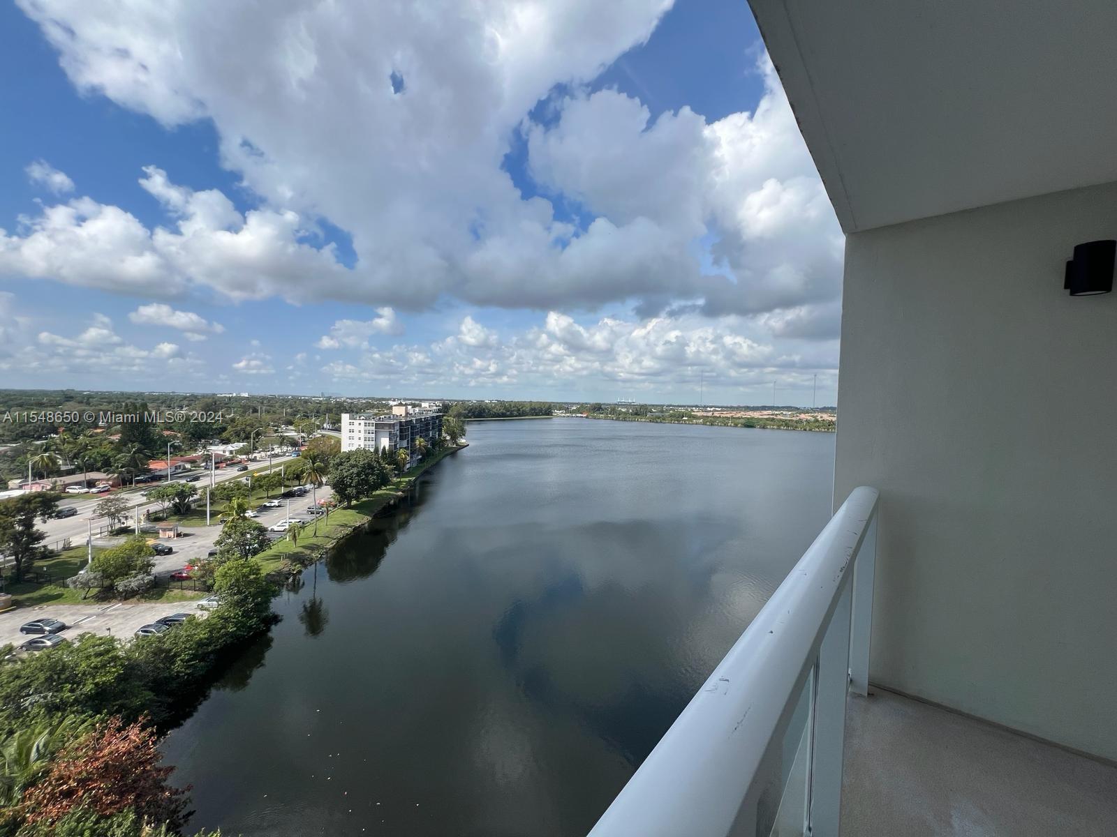 Ver detalles 1101W 1 / 1 801 sq. ft. $ 2024-09-18 0 foto