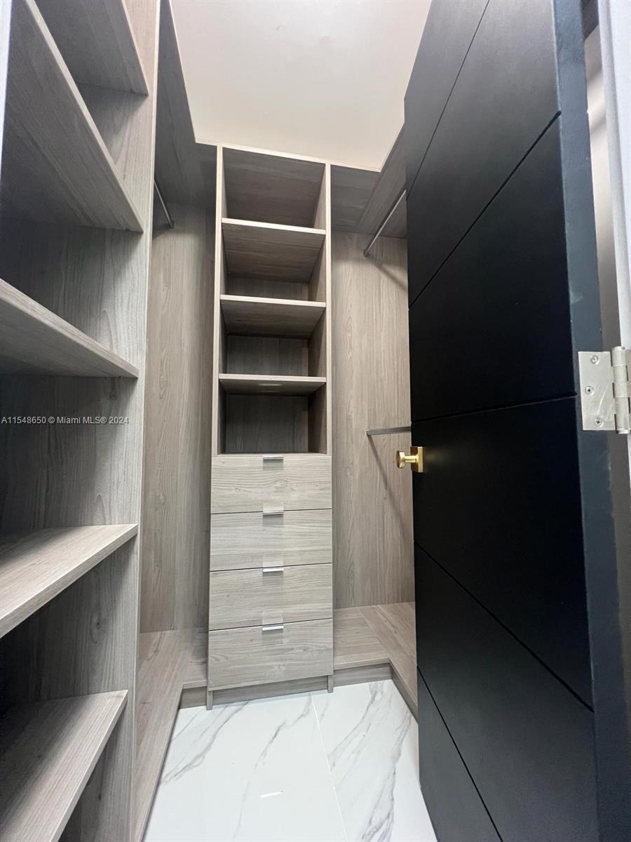 Ver detalles 1101W 1 / 1 801 sq. ft. $ 2024-09-18 0 foto