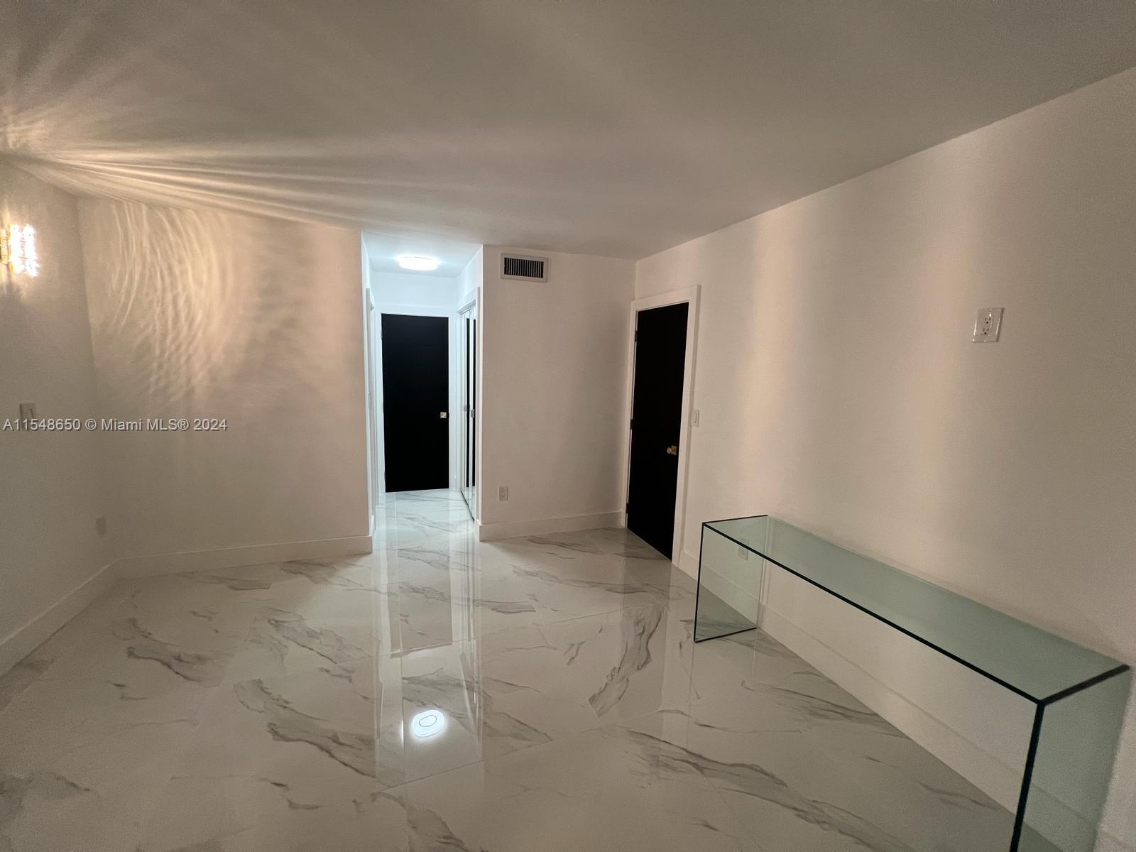 Ver detalles 1101W 1 / 1 801 sq. ft. $ 2024-09-18 0 foto