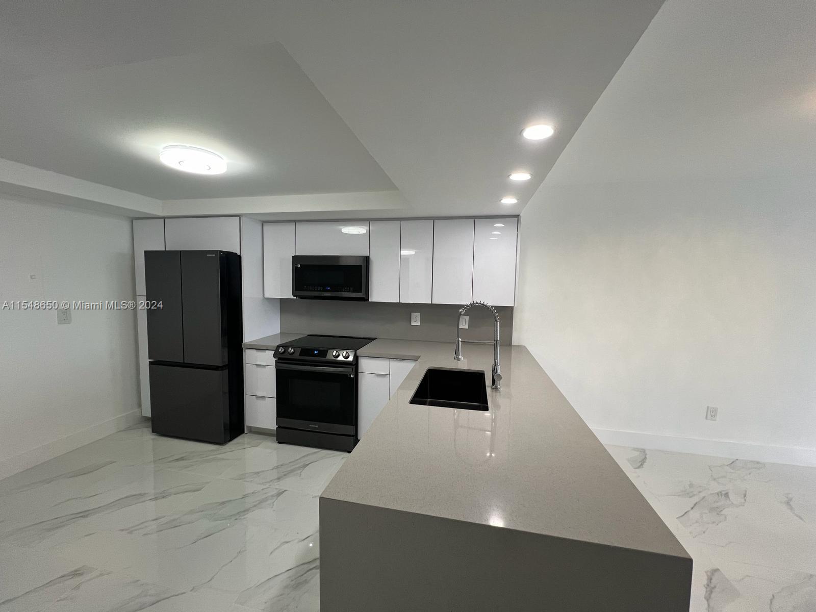 Ver detalles 1101W 1 / 1 801 sq. ft. $ 2024-09-18 0 foto