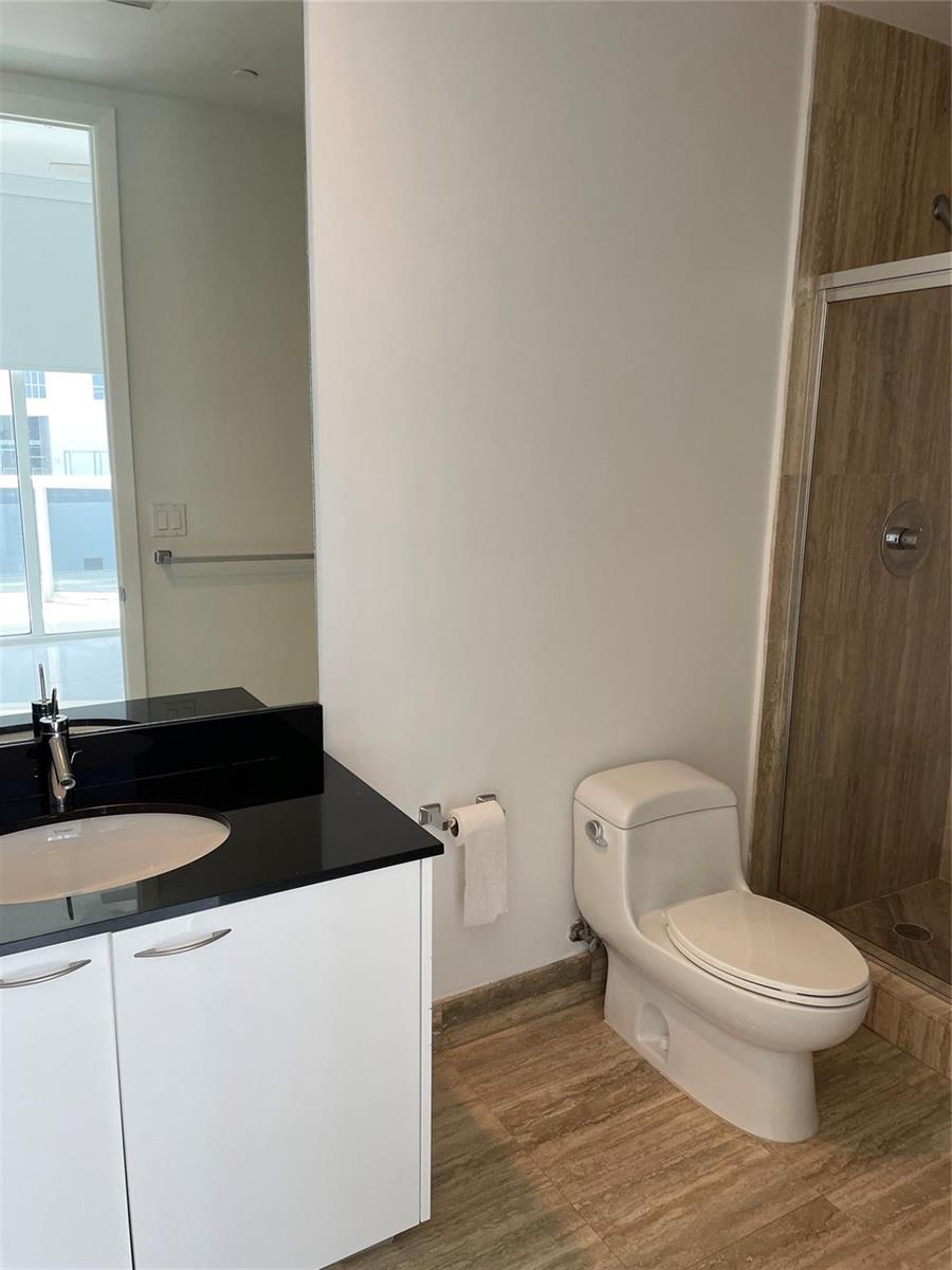 Ver detalles 502 3 / 1979 sq. ft. $ 2026-05-11 0 foto